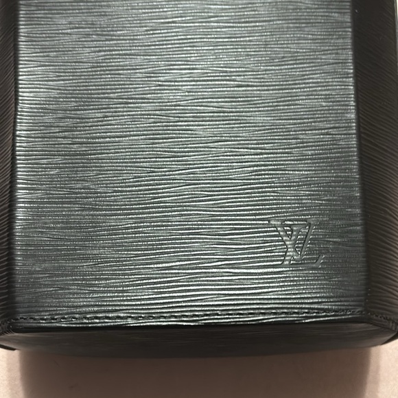 LV Sac Seau - Picture 3 of 15